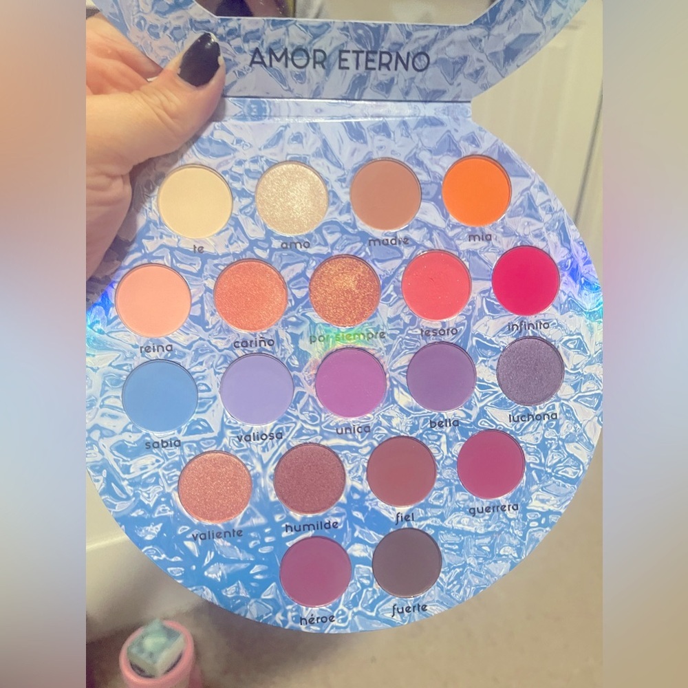 Cristal Cosmetics Amor Eterno Palette